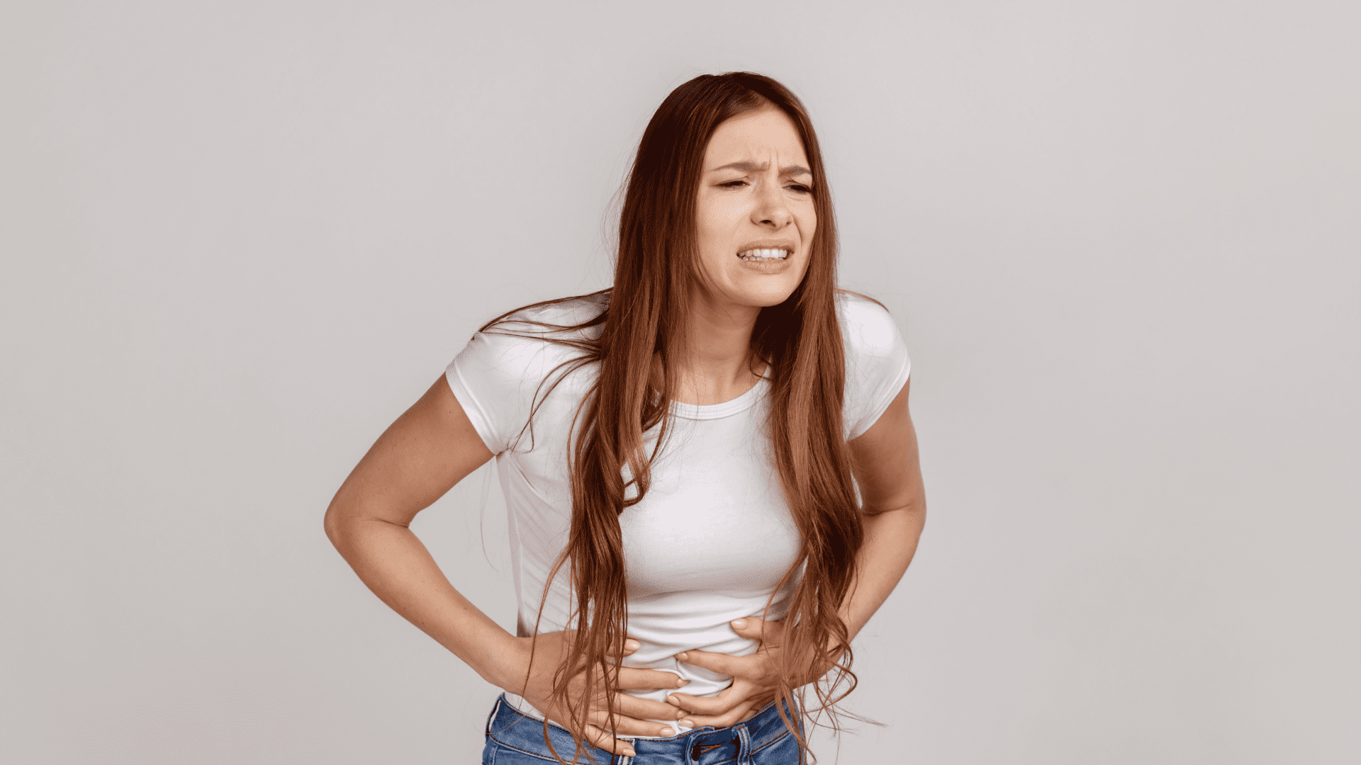 what causes lower abdominal pain in females